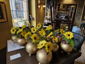 goldene-vasen-sonnenkind-blumen-heimat-trier-eröffnung
